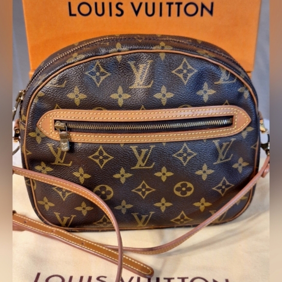 Louis Vuitton Handbags - BEAUTIFUL 💫💥💫 Louis Vuitton Monogram Senlis Crossbody